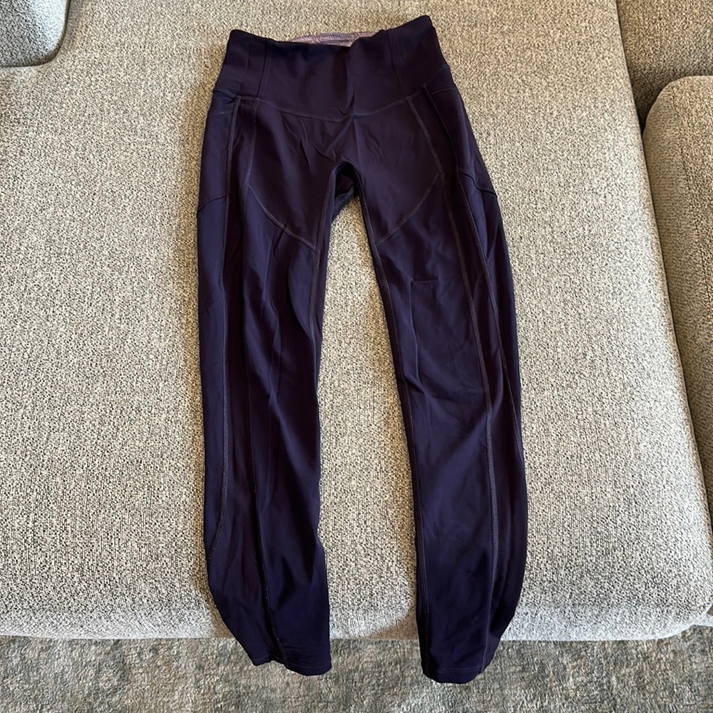 Lululemon full length leggings with seems and pockets.